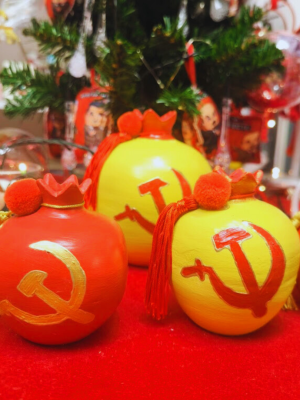 rodi kokkino sfirodrepano Μεγάλο Κεραμικό Ρόδι Σφυροδρέπανο