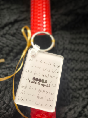 buzakia (2) Λαμπάδα Cult με μπρελόκ Βυζάκια